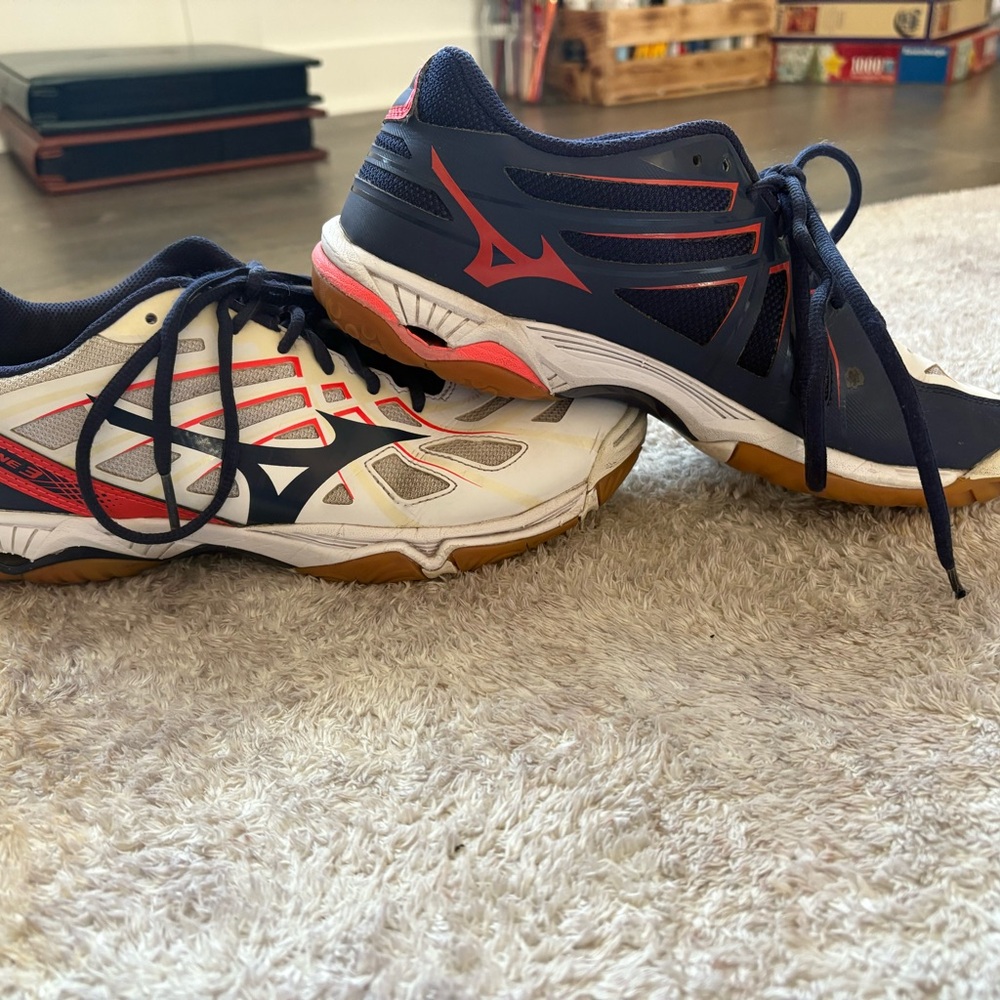 Mizuno Navy and White Sports Shoes with Red Highlights